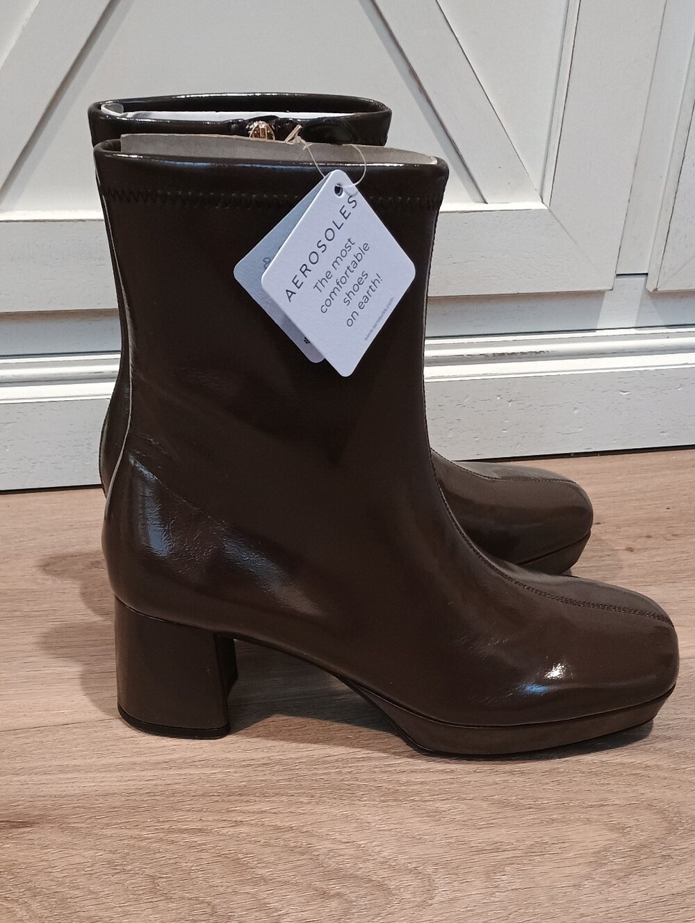 New In Box Aerosoles Brown Sussex Boots Size 9